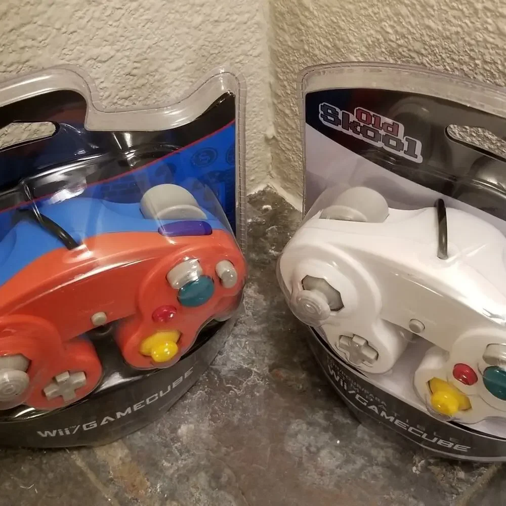 2 Gamecube Controllers - Red & White (NEW) - Nintendo - Old Skool